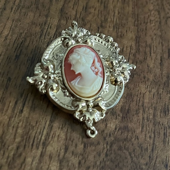 Vintage cameo brooch - Picture 2 of 4